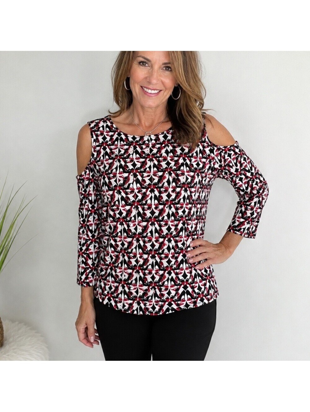 Chico’s Stiletto High Heel Novelty Print Cold Shoulder Blouse Size 1 M Red Black